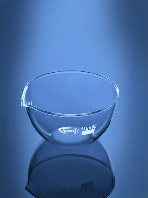 Evaporating dishes for heating and evaporation in chemistry lab